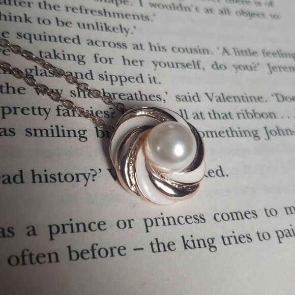 Pearl with Golden and White Swirl Necklace - Picture 1 of 9